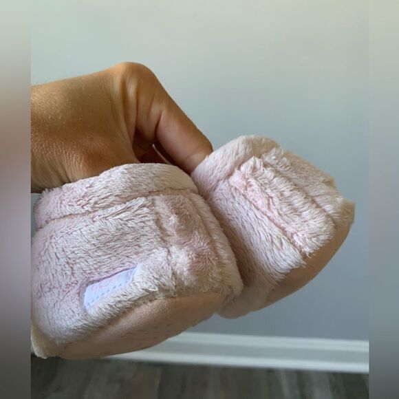 Baby Uggs Slippers Bunny Furry Slippers Light Pink White Size 4 5 Infant Baby - Picture 9 of 9